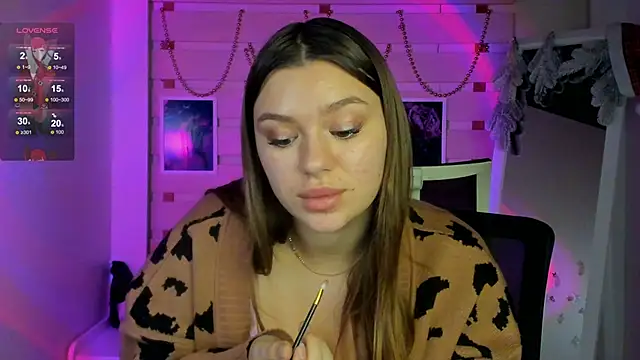 Snapshot of Josephine_Kiss chatting on December 10, 11:19 pm Josephine Kiss online show from December 10, 11:19 pm