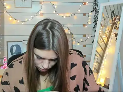 Josephine Kiss online show from November 30, 1:15 pm