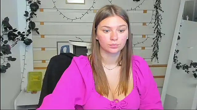 Josephine Kiss online show from May 6, 1:05 pm