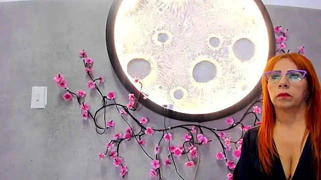 Snapshot of SussanMilf_ chatting on September 22, 11:23 am SussanMilf online show from September 22, 11:23 am