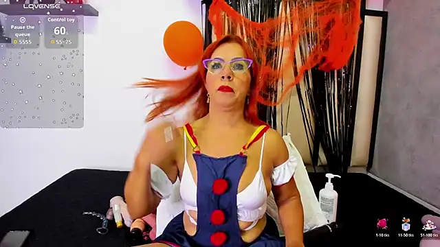 Snapshot of SussanMilf_ chatting on November 1, 11:23 am SussanMilf online show from November 1, 11:23 am