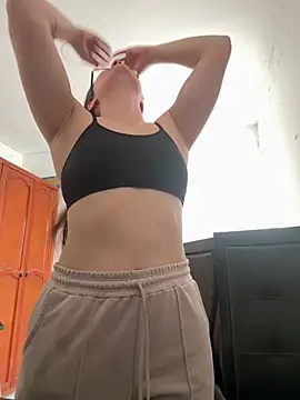 livgomez online show from February 23, 6:45 pm