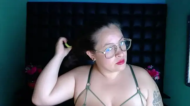 SaraThomso online show from December 4, 2:53 am