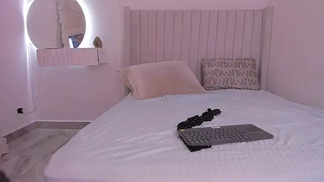 Snapshot of Shelynna_azzul chatting on January 17, 8:11 pm Shelynna azzul online show from January 17, 8:11 pm