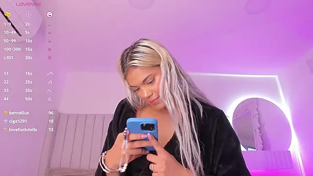 Snapshot of Shelynna_azzul chatting on February 8, 11:45 pm Shelynna azzul online show from February 8, 11:45 pm