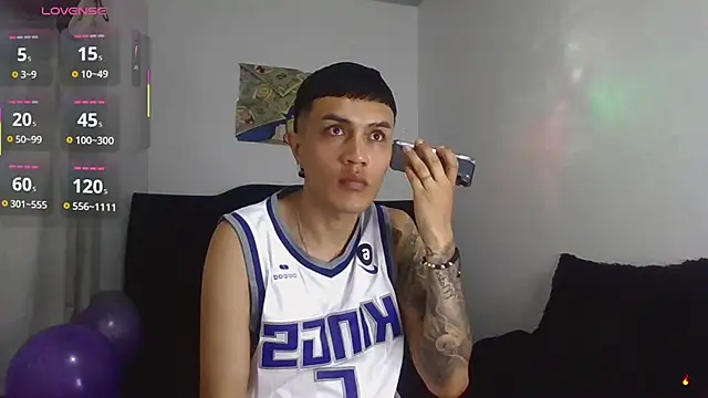 Snapshot of Tifanny_Sweett chatting on February 20, 11:49 pm Tifanny Sweett online show from February 20, 11:49 pm