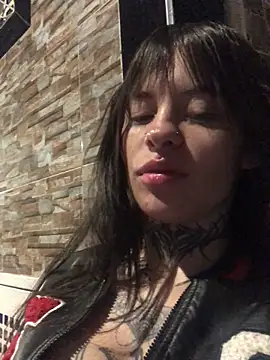 Snapshot of Tifanny_Sweett chatting on April 2, 4:32 am Tifanny Sweett online show from April 2, 4:32 am