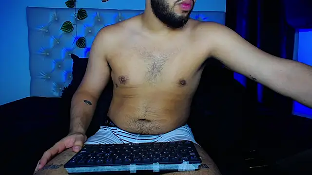 Snapshot of AlanDaviss chatting on December 6, 4:06 pm AlanDaviss online show from December 6, 4:06 pm