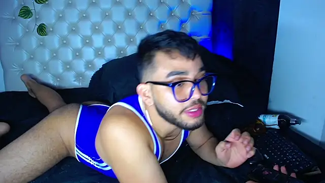 Snapshot of AlanDaviss chatting on December 28, 3:47 am AlanDaviss online show from December 28, 3:47 am