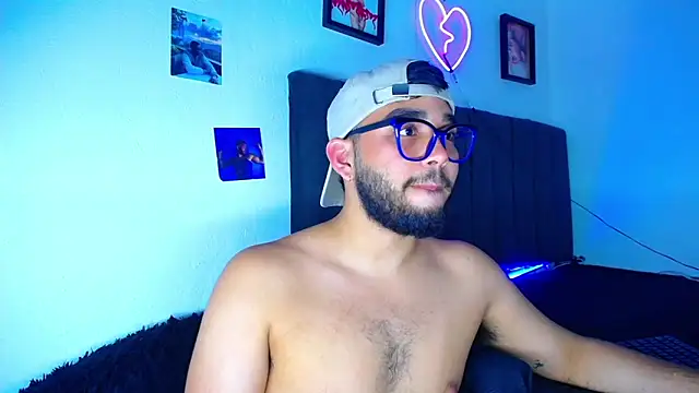 Snapshot of AlanDaviss chatting on March 21, 1:13 am AlanDaviss online show from March 21, 1:13 am