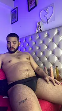 Snapshot of AlanDaviss chatting on December 13, 10:37 pm AlanDaviss online show from December 13, 10:37 pm