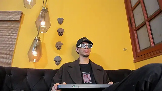 Snapshot of TomyMosterCock chatting on December 4, 12:41 am TomyMosterCock online show from December 4, 12:41 am