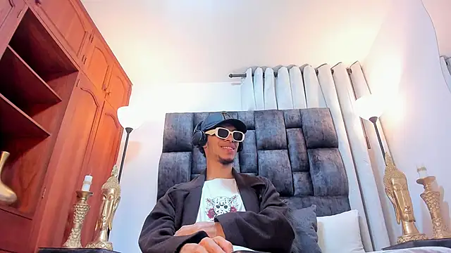 Snapshot of TomyMosterCock chatting on December 5, 1:03 am TomyMosterCock online show from December 5, 1:03 am