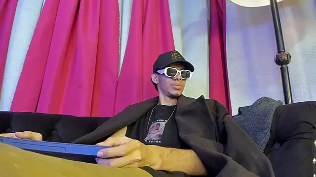 Snapshot of TomyMosterCock chatting on December 14, 2:01 am TomyMosterCock online show from December 14, 2:01 am