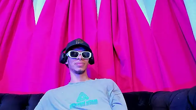 Snapshot of TomyMosterCock chatting on December 20, 12:52 am TomyMosterCock online show from December 20, 12:52 am