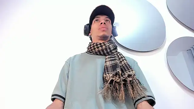 Snapshot of TomyMosterCock chatting on January 3, 2:10 am TomyMosterCock online show from January 3, 2:10 am