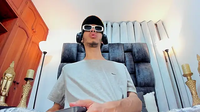 Snapshot of TomyMosterCock chatting on January 22, 3:31 am TomyMosterCock online show from January 22, 3:31 am