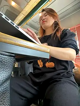 Emily 9xx online show from November 21, 3:49 am