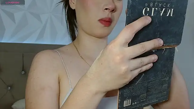 Snapshot of Gwen_drew chatting on March 1, 3:47 pm Gwen drew online show from March 1, 3:47 pm