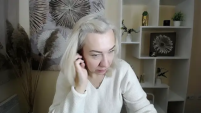 Snapshot of Amor_fati_ chatting on October 1, 9:26 am Amor fati online show from October 1, 9:26 am