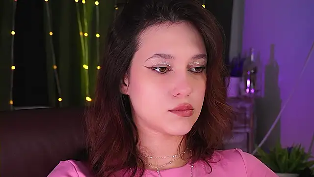 Snapshot of LolaLemona chatting on March 11, 10:32 am LolaLemona online show from March 11, 10:32 am