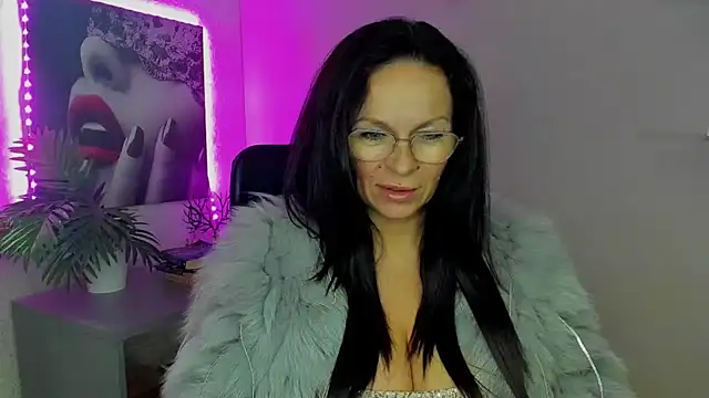 Snapshot of HelenLuxx chatting on September 26, 5:50 pm HelenLuxx online show from September 26, 5:50 pm