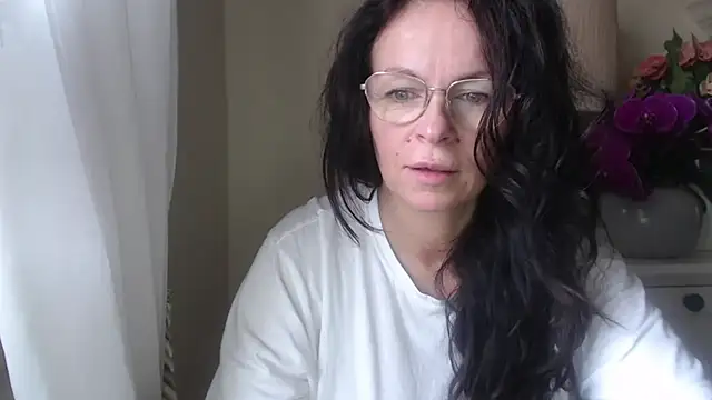 Snapshot of HelenLuxx chatting on October 23, 6:34 am HelenLuxx online show from October 23, 6:34 am