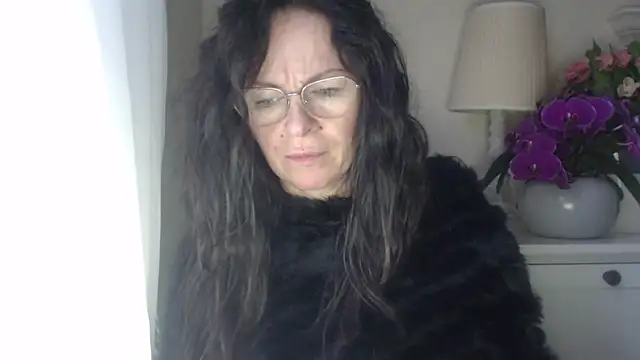 Snapshot of HelenLuxx chatting on October 24, 6:10 am HelenLuxx online show from October 24, 6:10 am