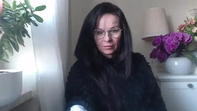 Snapshot of HelenLuxx chatting on November 5, 7:08 am HelenLuxx online show from November 5, 7:08 am