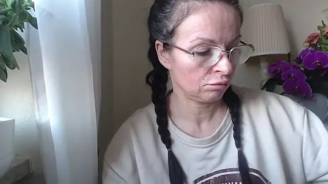 HelenLuxx online show from November 7, 7:19 am