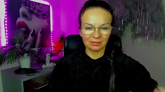 HelenLuxx online show from February 12, 2:34 pm