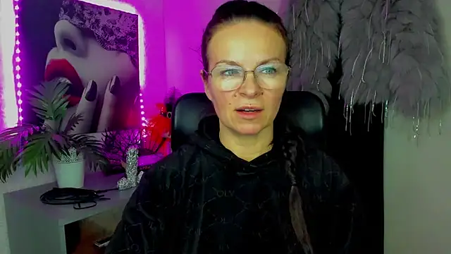 HelenLuxx online show from February 17, 4:02 pm