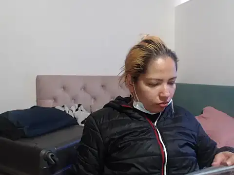 THEBOSSLARA online show from March 10, 4:56 pm