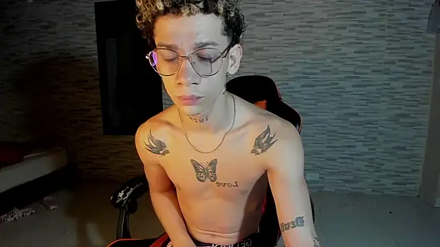 Snapshot of mateodeamjo chatting on October 2, 8:10 am mateodeamjo online show from October 2, 8:10 am