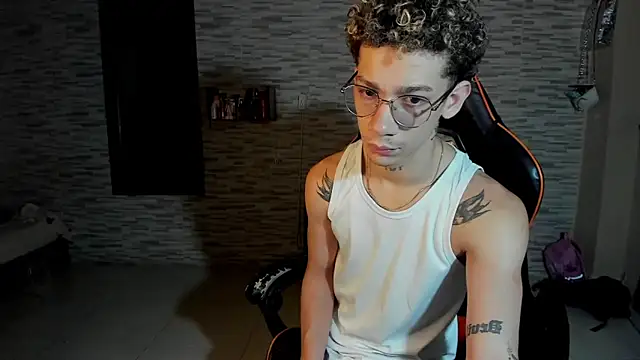 Snapshot of mateodeamjo chatting on October 7, 8:44 am mateodeamjo online show from October 7, 8:44 am