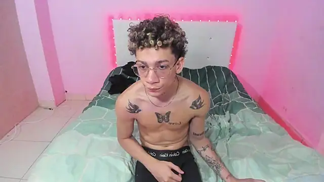 Snapshot of mateodeamjo chatting on October 15, 10:04 am mateodeamjo online show from October 15, 10:04 am