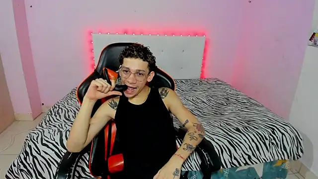 Snapshot of mateodeamjo chatting on October 20, 11:49 pm mateodeamjo online show from October 20, 11:49 pm