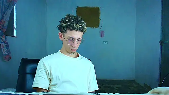 Snapshot of mateodeamjo chatting on February 16, 2:13 pm mateodeamjo online show from February 16, 2:13 pm