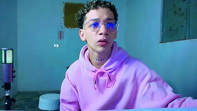 Snapshot of mateodeamjo chatting on March 4, 1:22 am mateodeamjo online show from March 4, 1:22 am