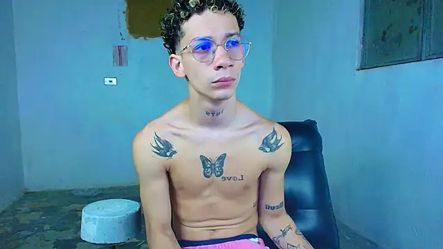 Snapshot of mateodeamjo chatting on March 5, 12:39 am mateodeamjo online show from March 5, 12:39 am