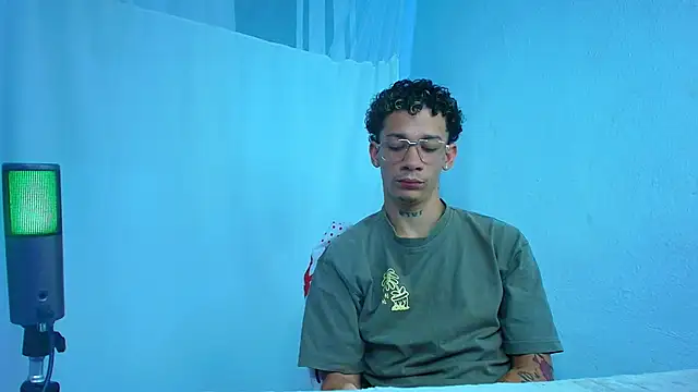 Snapshot of mateodeamjo chatting on March 31, 2:46 am mateodeamjo online show from March 31, 2:46 am