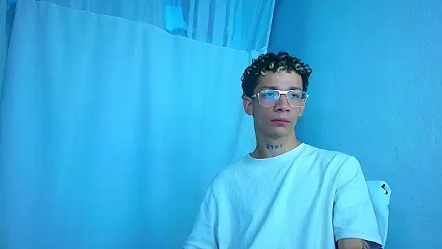 Snapshot of mateodeamjo chatting on April 3, 1:03 am mateodeamjo online show from April 3, 1:03 am