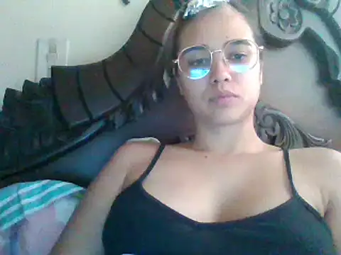 Snapshot of trianabell chatting on December 21, 3:31 pm trianabell online show from December 21, 3:31 pm