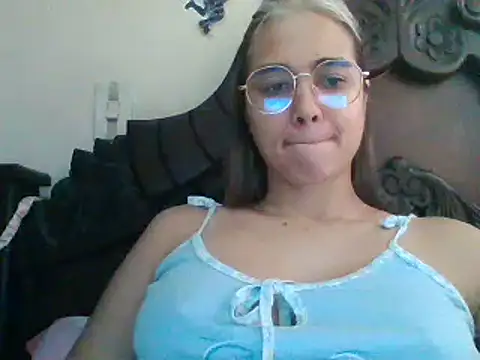 Snapshot of trianabell chatting on January 26, 4:51 pm trianabell online show from January 26, 4:51 pm