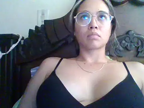 Snapshot of trianabell chatting on February 5, 7:31 pm trianabell online show from February 5, 7:31 pm