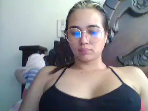 Snapshot of trianabell chatting on February 8, 5:18 pm trianabell online show from February 8, 5:18 pm