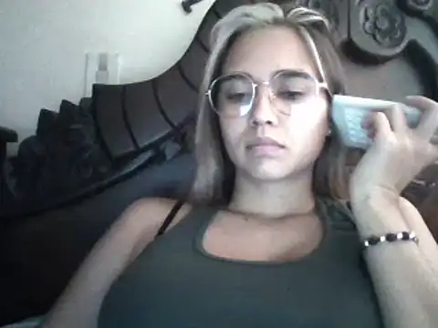 Snapshot of trianabell chatting on February 12, 7:56 pm trianabell online show from February 12, 7:56 pm