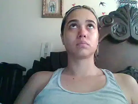 Snapshot of trianabell chatting on February 16, 4:42 pm trianabell online show from February 16, 4:42 pm