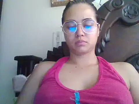 Snapshot of trianabell chatting on February 24, 4:26 pm trianabell online show from February 24, 4:26 pm