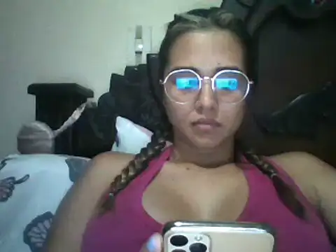 Snapshot of trianabell chatting on March 4, 3:00 am trianabell online show from March 4, 3:00 am